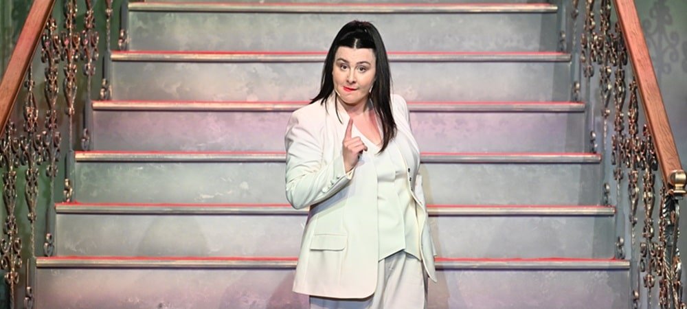 Yasemin Sakallıoğlu 100. Gösteriye Hazırlanıyor