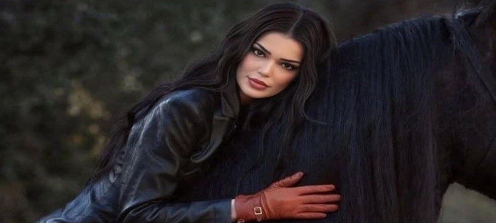 Emine Yılmaz Kayseri'deki Sunuculuk Performansıyla Göz Doldurdu