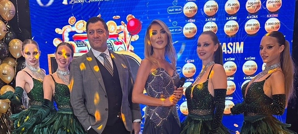 Gizem Özdilli Kıbrıs'ı Salladı