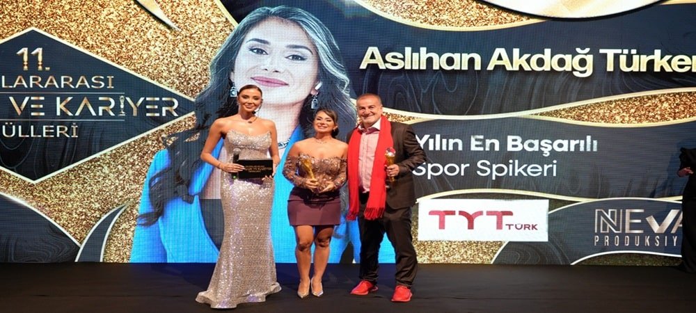 BURHAN AKDAĞ VE KIZI ASLIHAN AKDAĞ TÜRKER AYNI GECEDE ÖDÜL ALDI