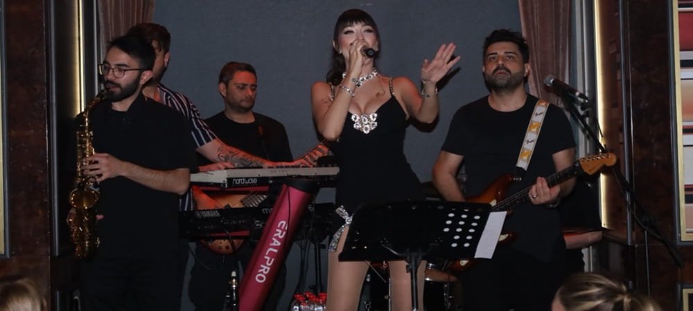 ECE GÜRSEL’DEN LE BARON SAHNESİNDE YENİ İMAJ  
