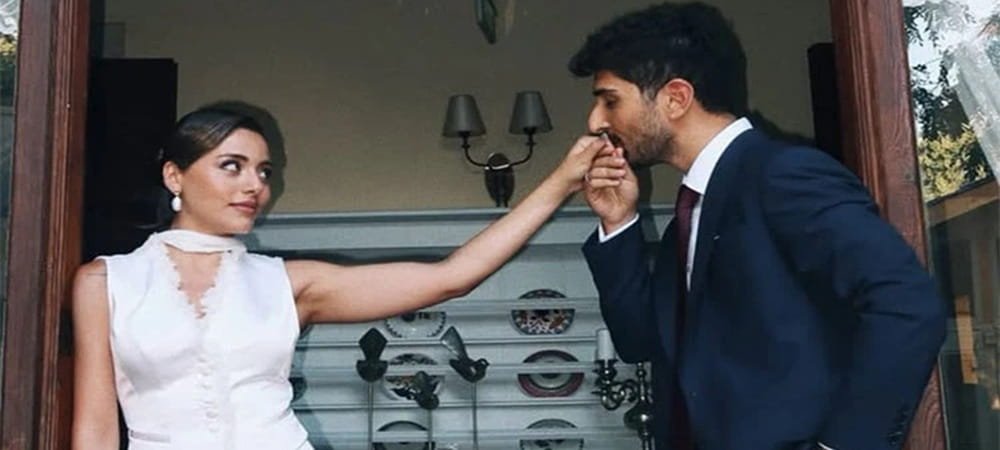 Sıla Türkoğlu ve Ata Ayyıldız nişanlandı