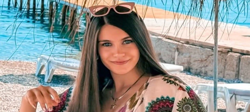 SAHNE IŞIKLARI BİR YÜREĞİ AYDINLATIR BUKET ÇELİK