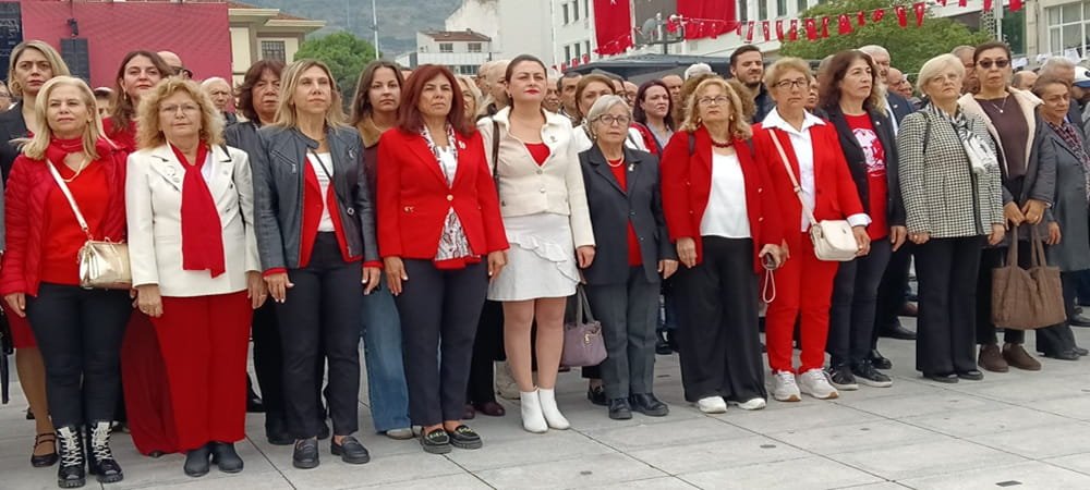 29 Ekim Kadınları Derneği Manisa Şubesi, Cumhuriyetin 103. yılı kapsamında bir basın bildirisi yayınladı
