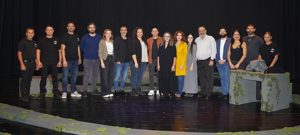 LEFKOŞA BELEDİYE TİYATROSU’NUN “YANLIŞLIK” OYUNU İSTANBUL SEYİRCİSİYLE BULUŞTU